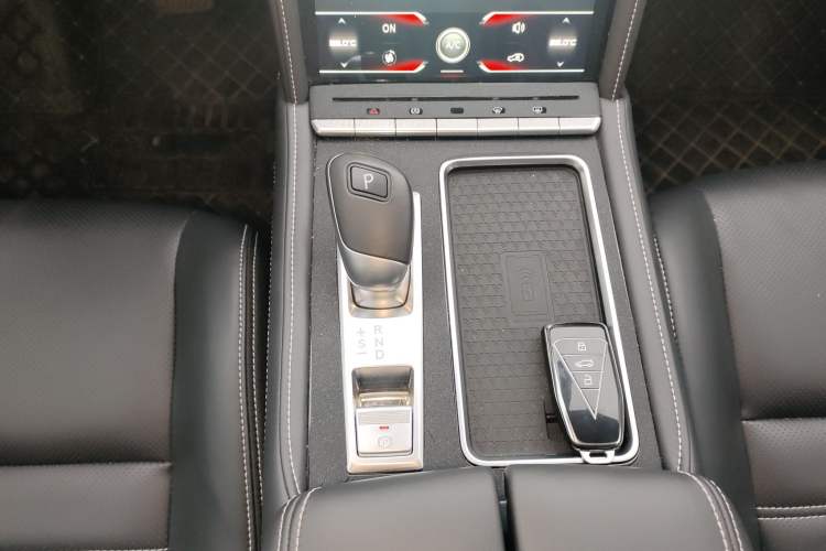 Used Venucia Star 2020 260T Automatic 48V Mild Hybrid Turbocharged Star Edition Gear Lever
