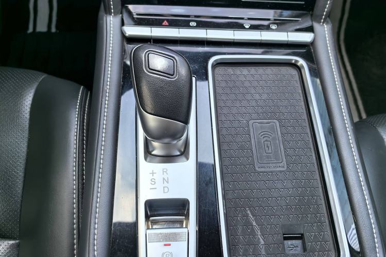 Used Venucia Star 2020 260T Automatic 48V Mild Hybrid Turbocharged Star Edition Gear Lever