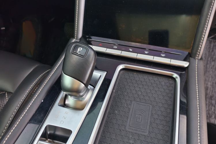 Used Venucia Star 2020 260T Automatic 48V Mild Hybrid Turbocharged Starry Edition Gear Lever