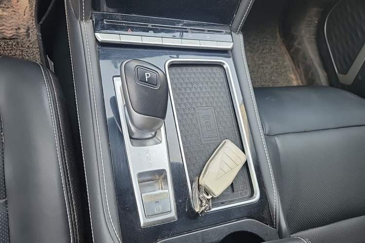 Used Venucia Star 2020 260T Automatic 48V Mild Hybrid Turbocharged Star Edition Gear Lever
