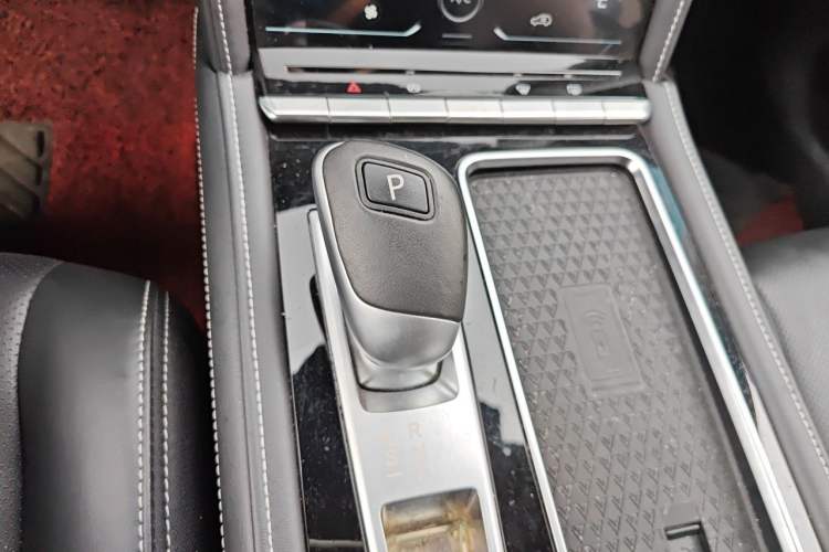 Used Venucia Star 2020 260T Automatic 48V Mild Hybrid Turbocharged Star Edition Gear Lever