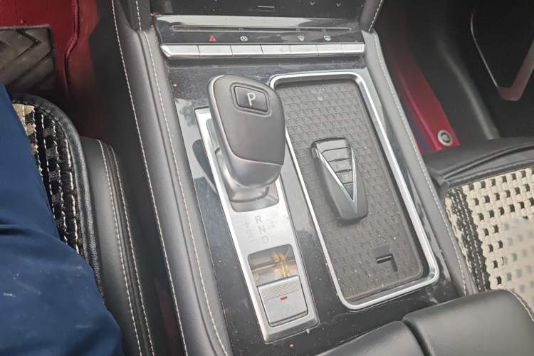 Used Venucia Star 2020 260T Automatic 48V Mild Hybrid Turbocharged Star Edition Gear Lever