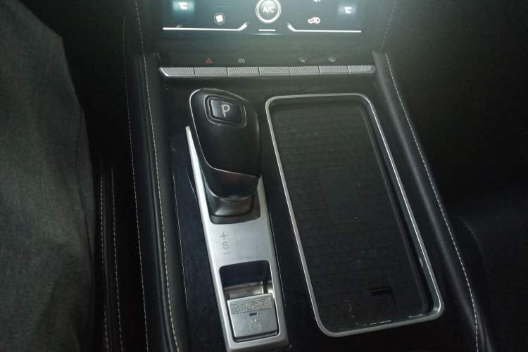 Used Venucia Star 2020 260T Automatic 48V Mild Hybrid Turbocharged Star Edition Gear Lever
