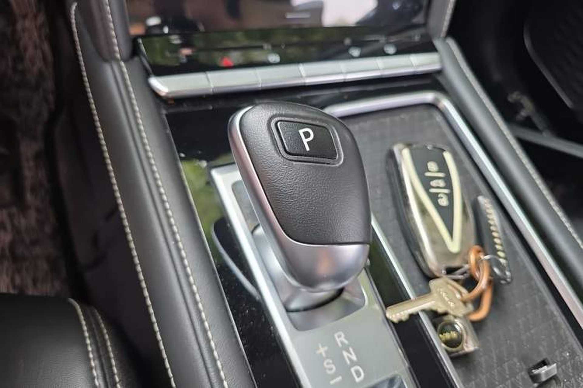 Used Venucia Star 2020 260T Automatic 48V Mild Hybrid Turbocharged Star Edition Gear Lever