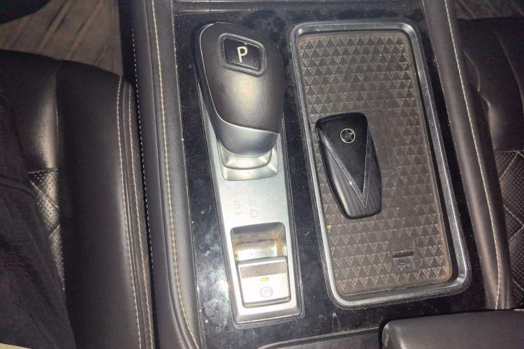 Used Venucia Star 2020 260T Automatic 48V Mild Hybrid Turbocharged Starry Edition Gear Lever