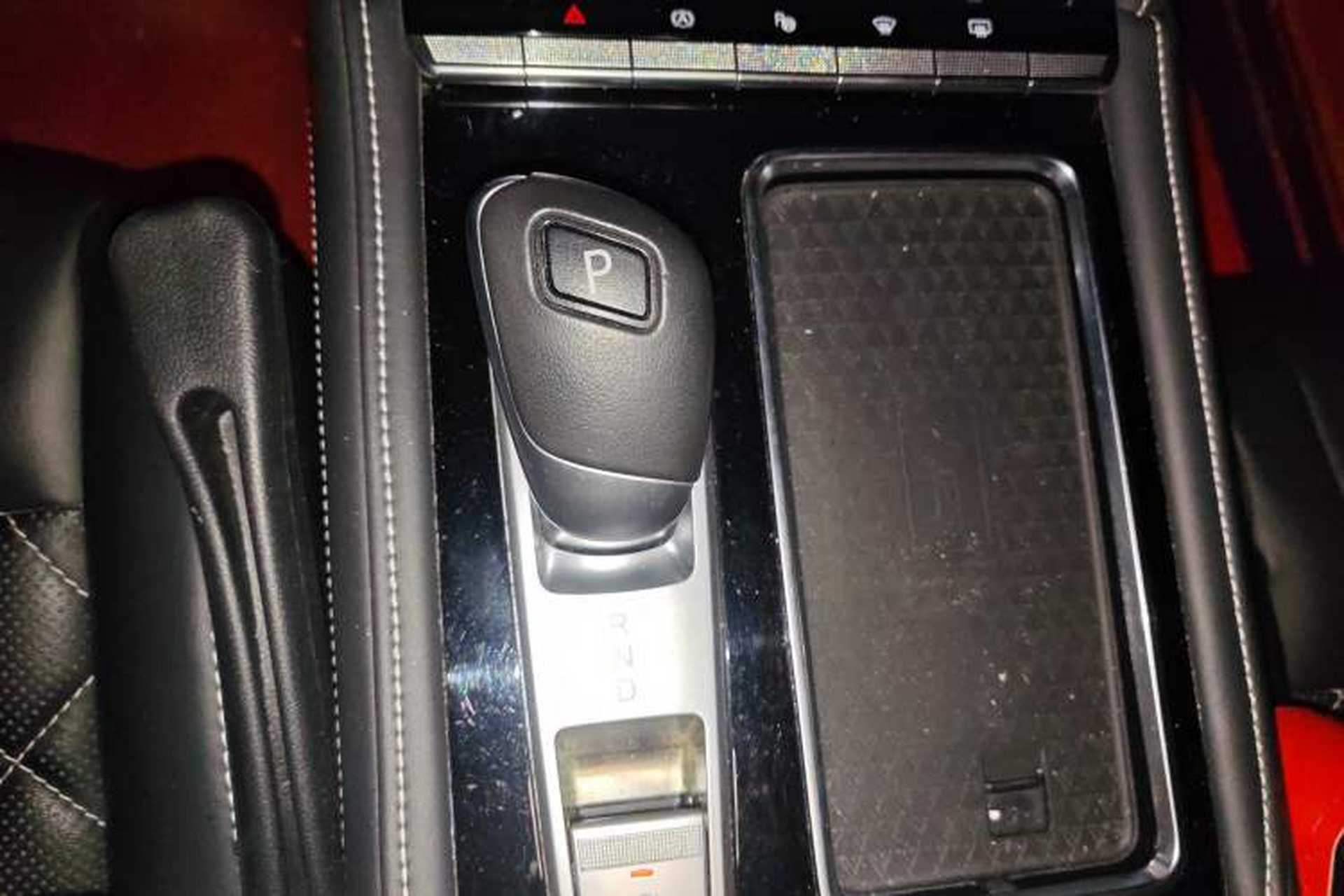 Used Venucia Star 2020 260T Automatic 48V Mild Hybrid Turbocharged Starry Edition Gear Lever