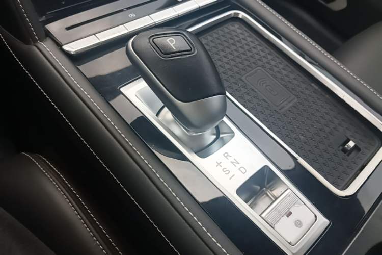 Used Venucia Star 2020 260T Automatic 48V Mild Hybrid Turbocharged Star Edition Gear Lever