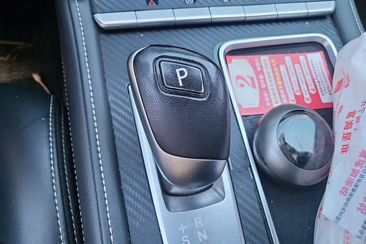 Used Venucia Star 2020 260T Automatic 48V Mild Hybrid Turbocharged Starry Edition Gear Lever