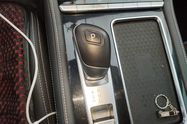 Used Venucia Star 2020 260T Automatic 48V Mild Hybrid Turbocharged Star Edition Gear Lever