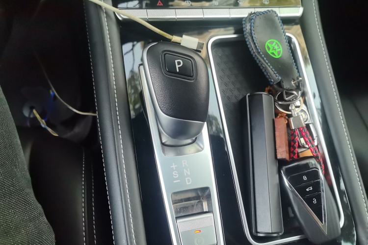 Used Venucia Star 2020 260T Automatic 48V Mild Hybrid Turbocharged Starry Edition Gear Lever