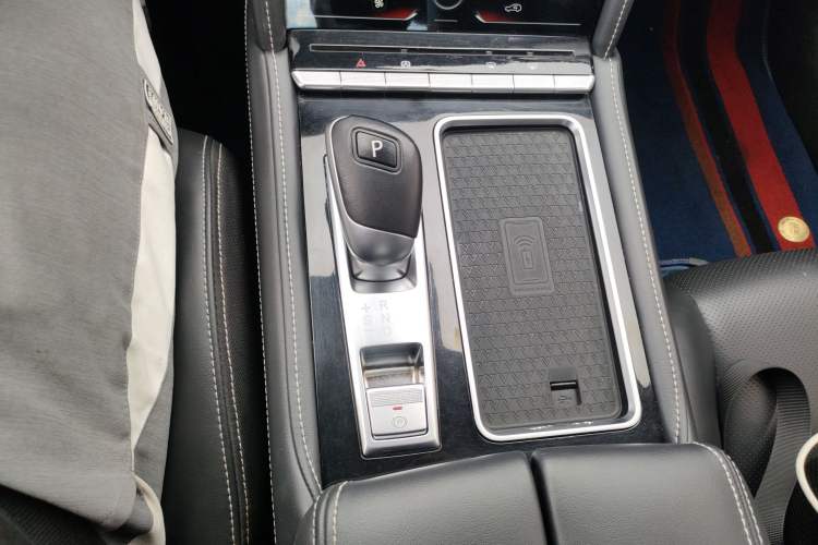 Used Venucia Star 2020 260T Automatic 48V Mild Hybrid Turbocharged Star Edition Gear Lever