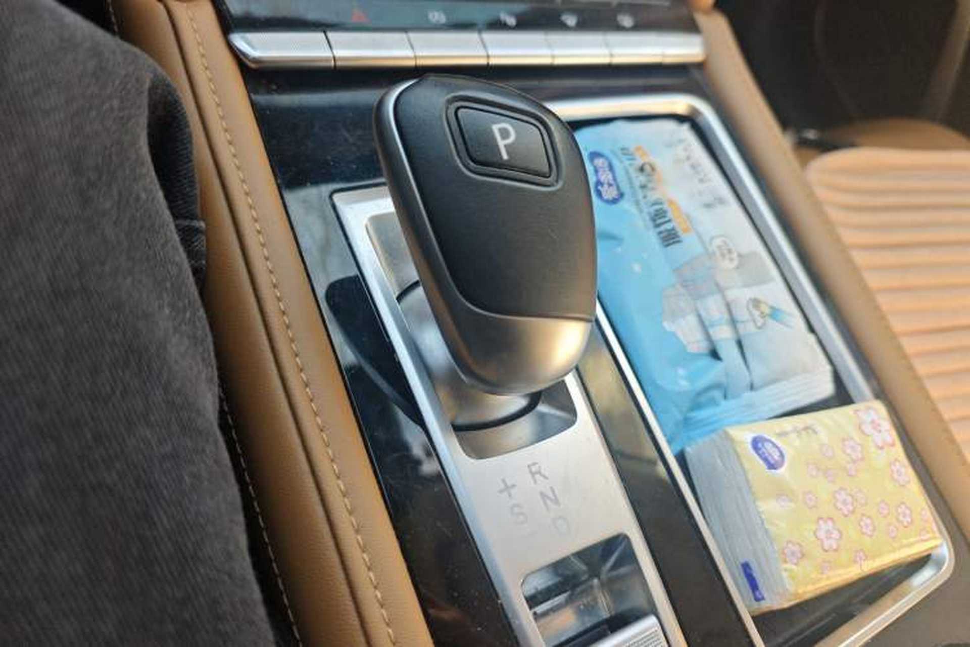Used Venucia Star 2020 260T Automatic 48V Mild Hybrid Turbocharged Starry Edition Gear Lever