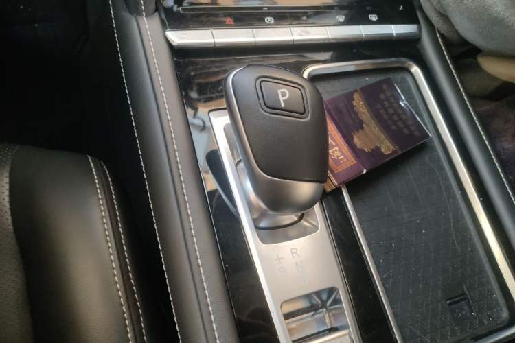 Used Venucia Star 2020 260T Automatic 48V Mild Hybrid Turbocharged Star Edition Gear Lever