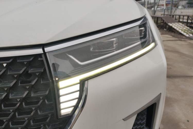 Used Venucia Star 2020 260T Automatic 48V Mild Hybrid Turbocharged Star Edition Left Front Headlight