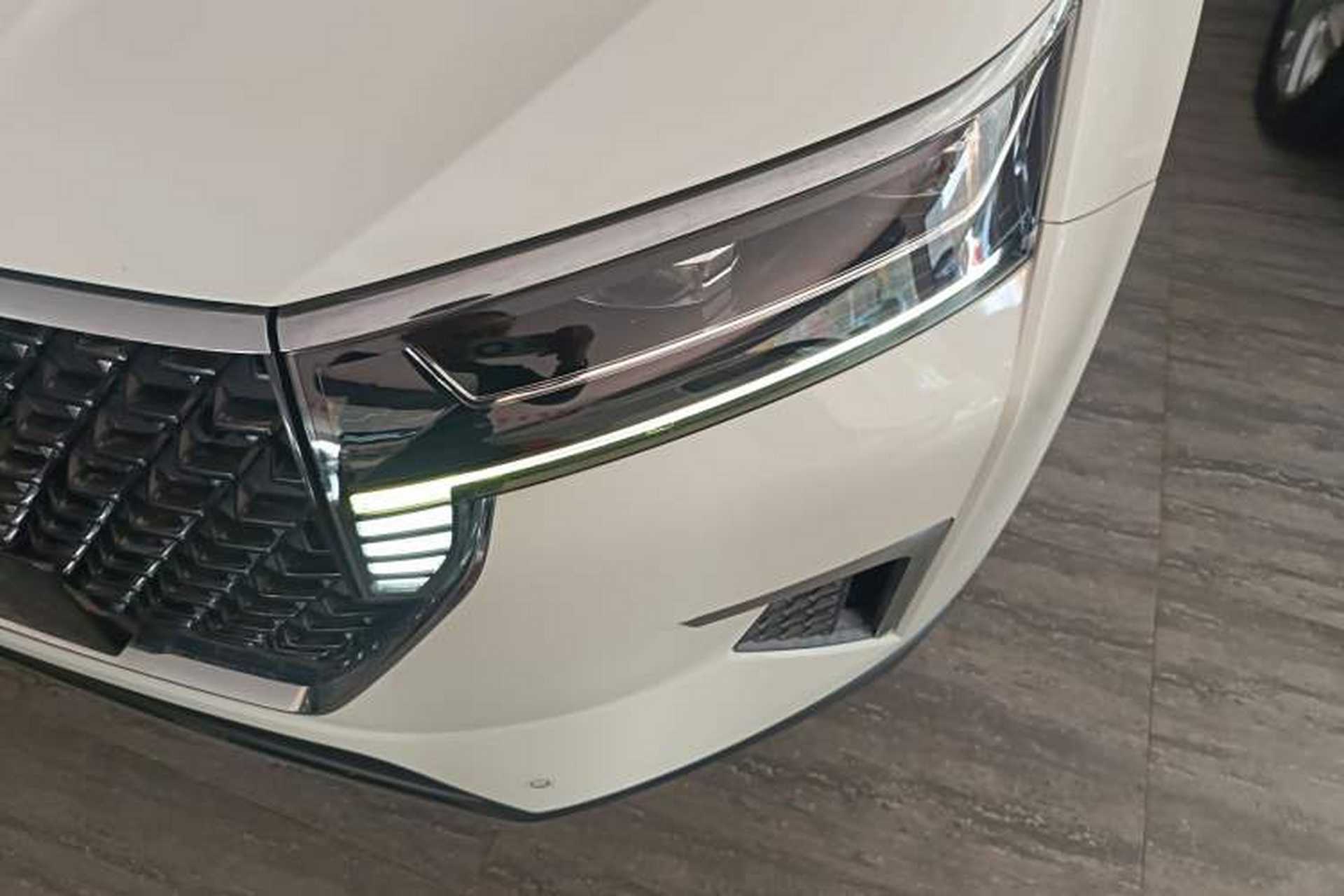 Used Venucia Star 2020 260T Automatic 48V Mild Hybrid Turbocharged Star Edition Left Front Headlight