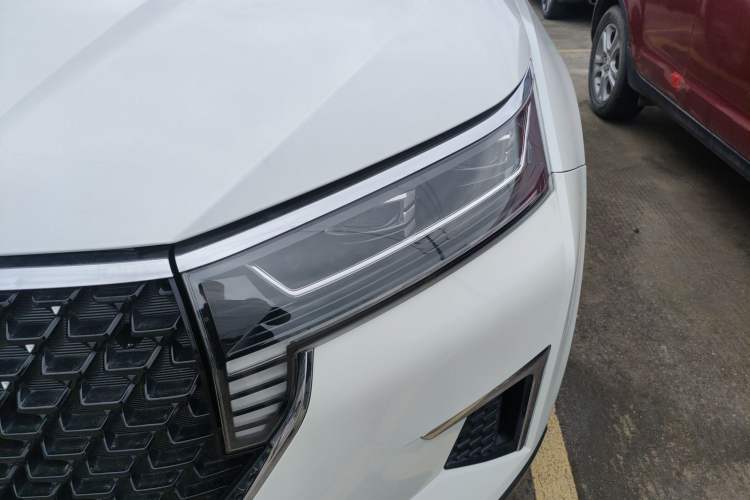 Used Venucia Star 2020 260T Automatic 48V Mild Hybrid Turbocharged Star Edition Left Front Headlight