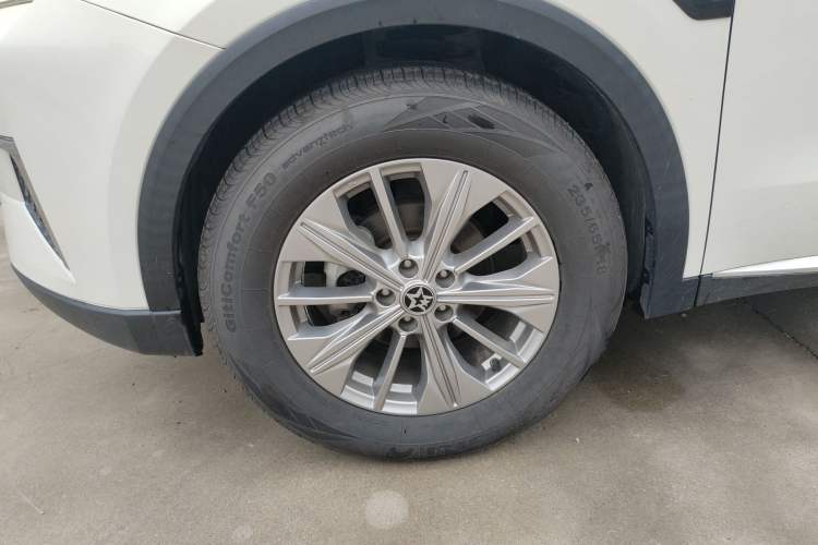 Used Venucia Star 2020 260T Automatic 48V Mild Hybrid Turbocharged Star Edition Left Front Wheel Hub