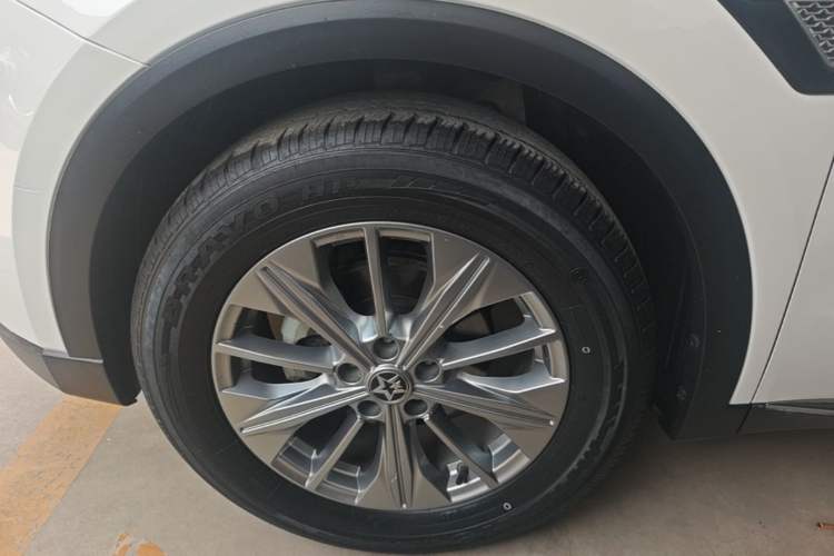 Used Venucia Star 2020 260T Automatic 48V Mild Hybrid Turbocharged Star Edition Left Front Wheel Hub