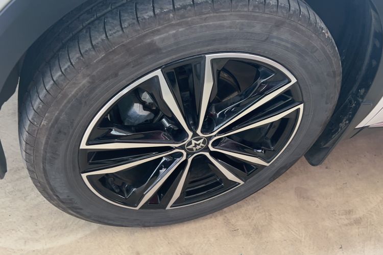 Used Venucia Star 2020 260T Automatic 48V Mild Hybrid Turbocharged Starry Edition Left Front Wheel Hub