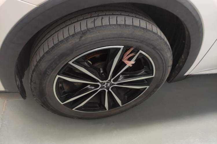 Used Venucia Star 2020 260T Automatic 48V Mild Hybrid Turbocharged Starry Edition Left Front Wheel Hub