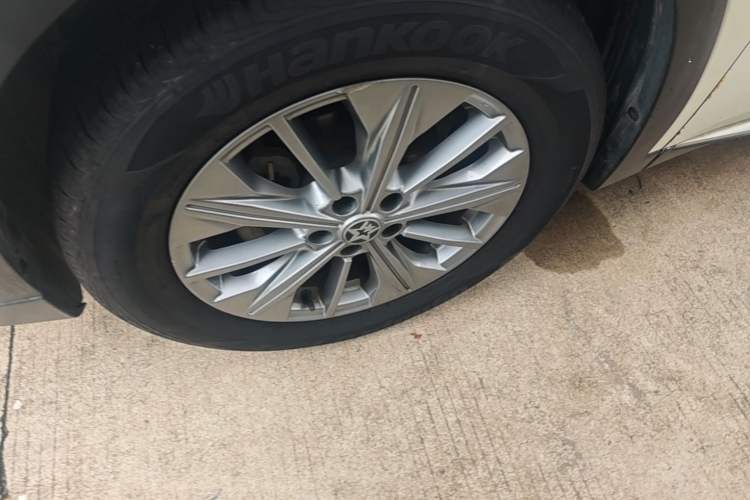 Used Venucia Star 2020 260T Automatic 48V Mild Hybrid Turbocharged Star Edition Left Front Wheel Hub