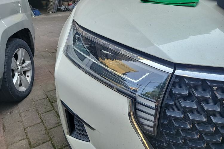 Used Venucia Star 2020 260T Automatic 48V Mild Hybrid Turbocharged Star Edition Right Front Headlight