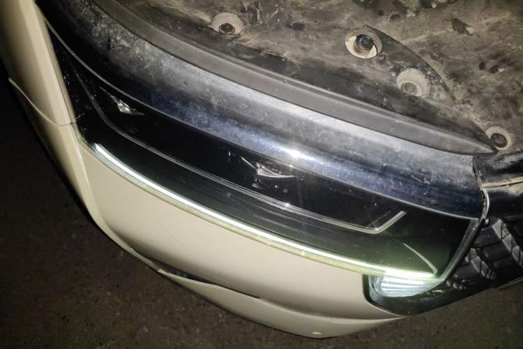 Used Venucia Star 2020 260T Automatic 48V Mild Hybrid Turbocharged Star Edition Right Front Headlight