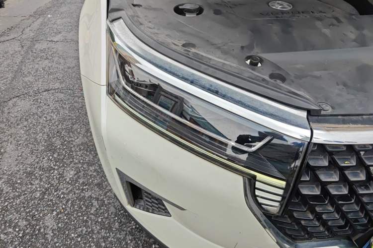 Used Venucia Star 2020 260T Automatic 48V Mild Hybrid Turbocharged Star Edition Right Front Headlight
