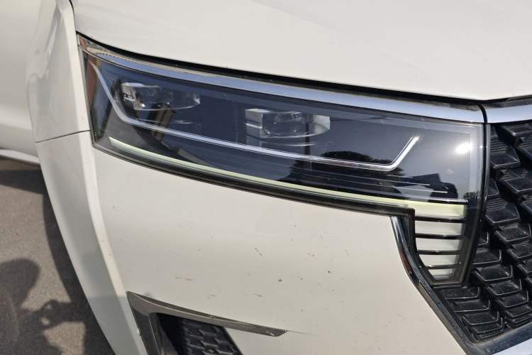 Used Venucia Star 2020 260T Automatic 48V Mild Hybrid Turbocharged Star Edition Right Front Headlight
