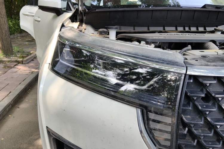 Used Venucia Star 2020 260T Automatic 48V Mild Hybrid Turbocharged Starry Edition Right Front Headlight