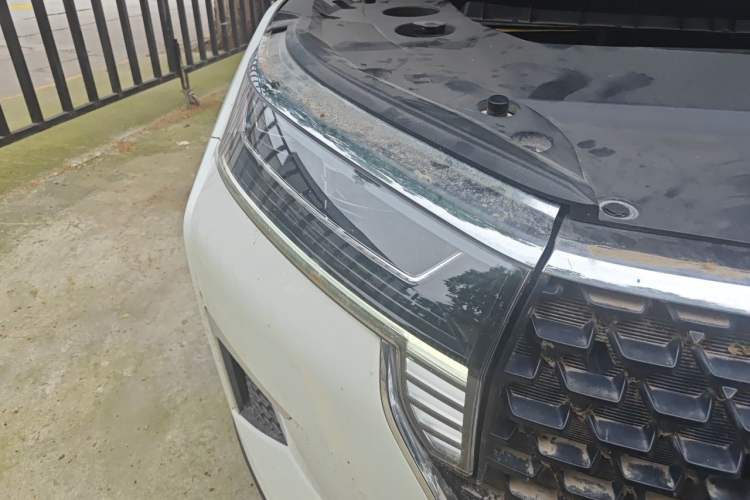 Used Venucia Star 2020 260T Automatic 48V Mild Hybrid Turbocharged Star Edition Right Front Headlight