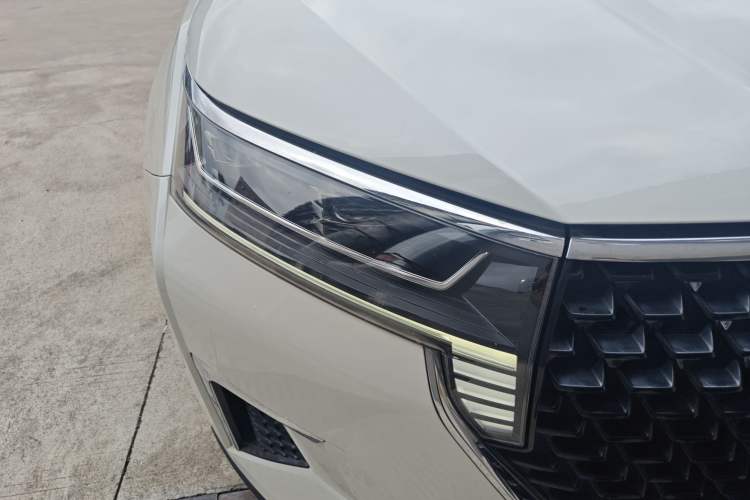 Used Venucia Star 2020 260T Automatic 48V Mild Hybrid Turbocharged Star Edition Right Front Headlight