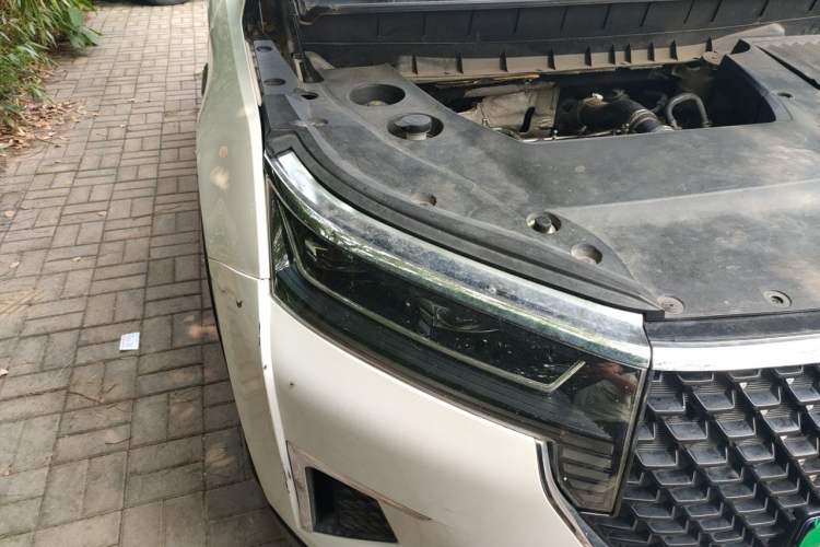 Used Venucia Star 2020 260T Automatic 48V Mild Hybrid Turbocharged Starry Edition Right Front Headlight