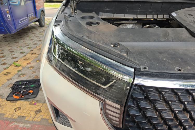 Used Venucia Star 2020 260T Automatic 48V Mild Hybrid Turbocharged Star Edition Right Front Headlight