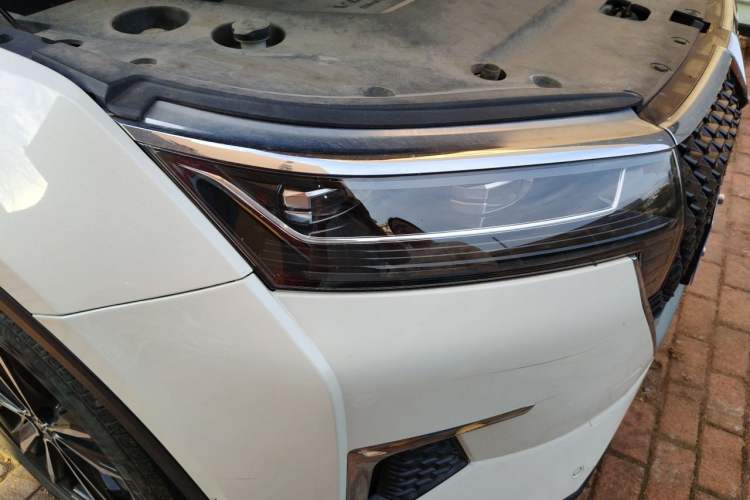 Used Venucia Star 2020 260T Automatic 48V Mild Hybrid Turbocharged Starry Edition Right Front Headlight