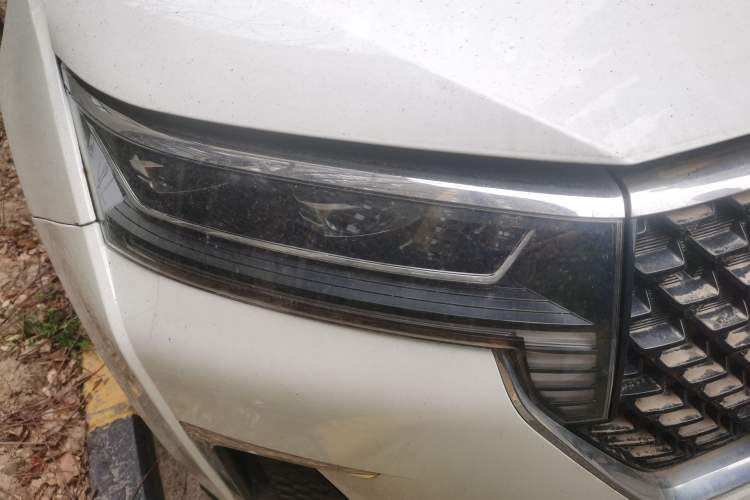 Used Venucia Star 2020 260T Automatic 48V Mild Hybrid Turbocharged Star Edition Right Front Headlight