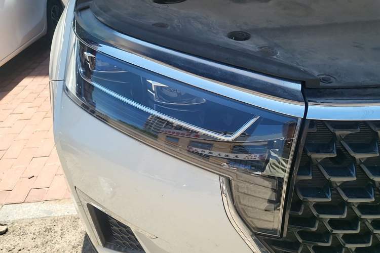 Used Venucia Star 2020 260T Automatic 48V Mild Hybrid Turbocharged Starry Edition Right Front Headlight