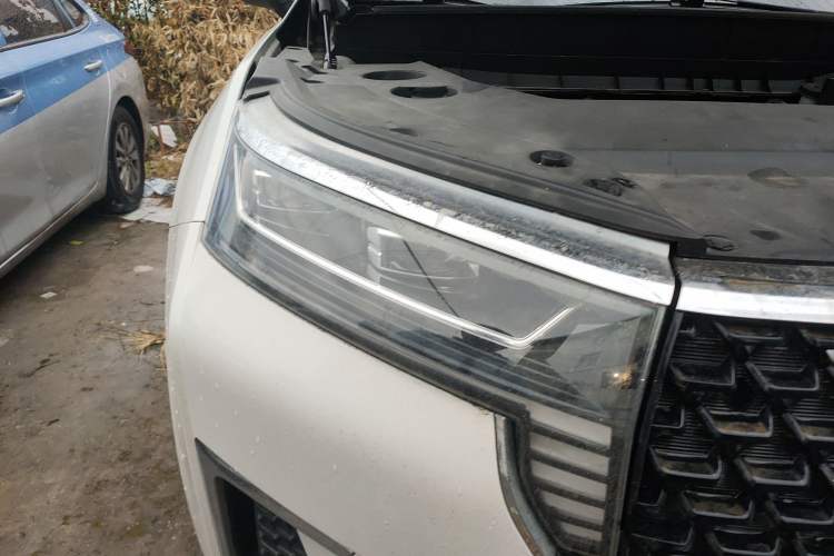 Used Venucia Star 2020 260T Automatic 48V Mild Hybrid Turbocharged Star Edition Right Front Headlight