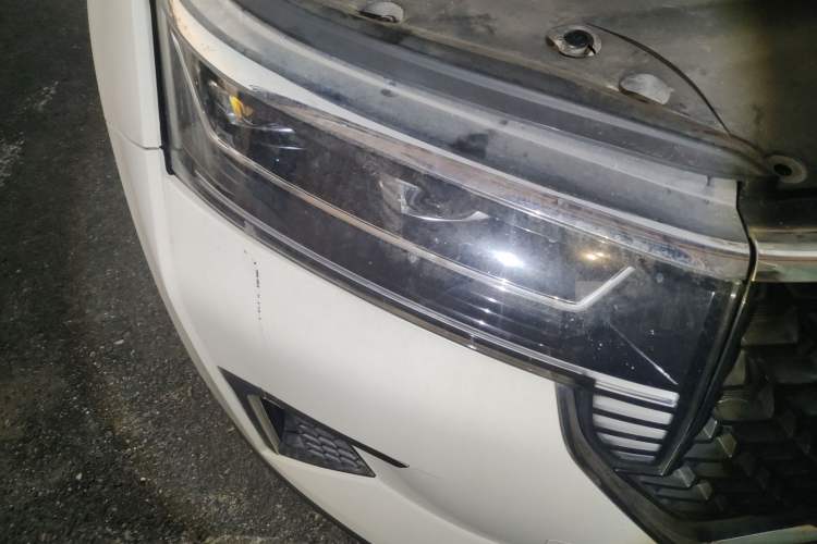Used Venucia Star 2020 260T Automatic 48V Mild Hybrid Turbocharged Star Edition Right Front Headlight