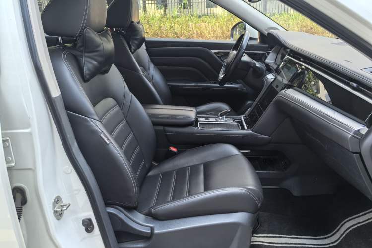 Used Venucia Star 2020 260T Automatic 48V Mild Hybrid Turbocharged Star Edition Right Front Seat