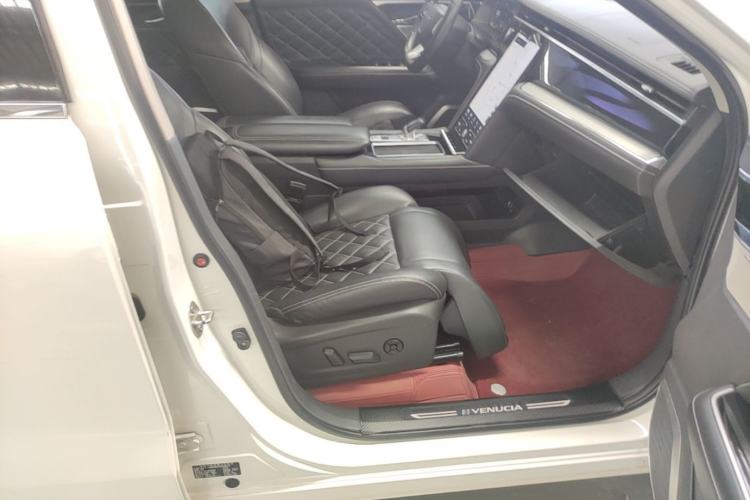 Used Venucia Star 2020 260T Automatic 48V Mild Hybrid Turbocharged Starry Edition Right Front Seat