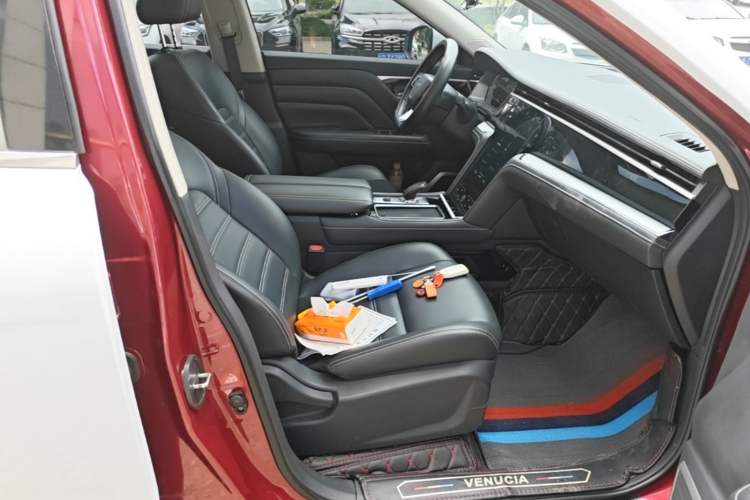 Used Venucia Star 2020 260T Automatic 48V Mild Hybrid Turbocharged Star Edition Right Front Seat