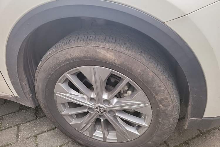 Used Venucia Star 2020 260T Automatic 48V Mild Hybrid Turbocharged Star Edition Right Front Wheel Hub
