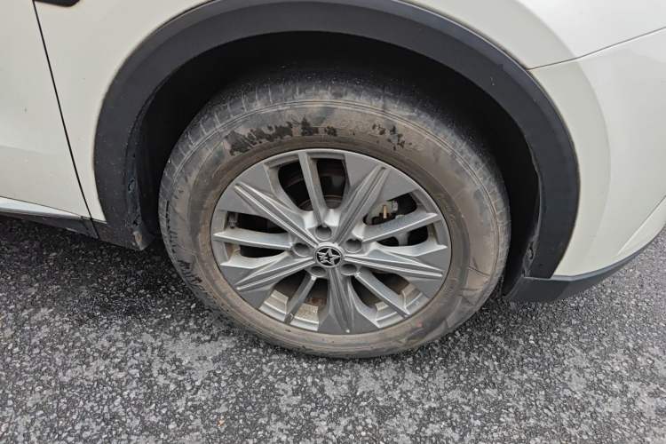 Used Venucia Star 2020 260T Automatic 48V Mild Hybrid Turbocharged Star Edition Right Front Wheel Hub