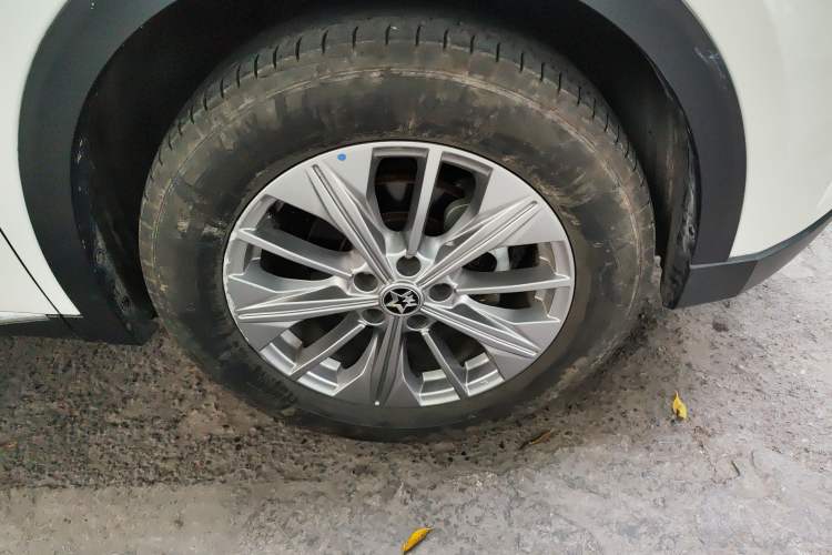 Used Venucia Star 2020 260T Automatic XingShang Edition Right Front Wheel Hub