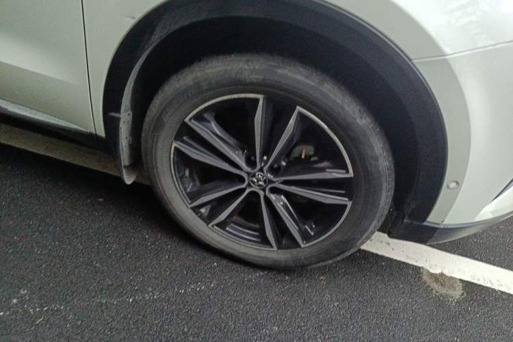 Used Venucia Star 2020 260T Automatic 48V Mild Hybrid Turbocharged Starry Edition Right Front Wheel Hub