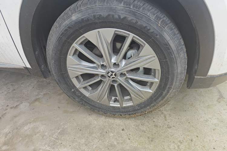 Used Venucia Star 2020 260T Automatic 48V Mild Hybrid Turbocharged Star Edition Right Front Wheel Hub