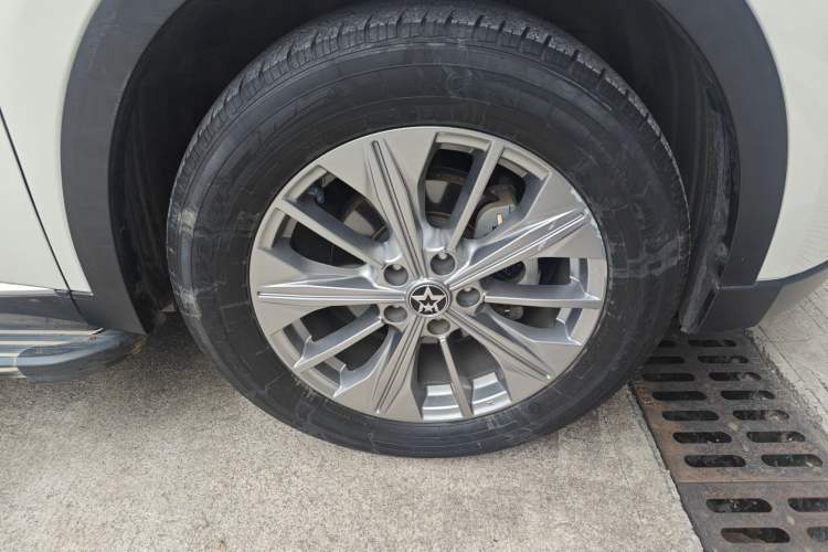 Used Venucia Star 2020 260T Automatic 48V Mild Hybrid Turbocharged Star Edition Right Front Wheel Hub
