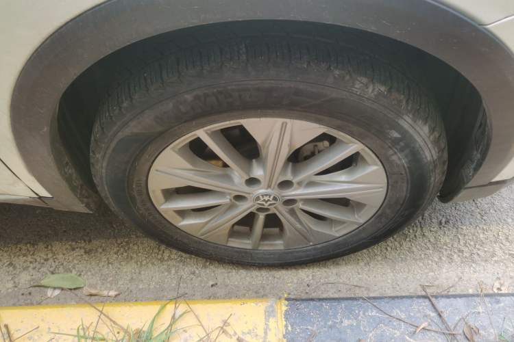 Used Venucia Star 2020 260T Automatic 48V Mild Hybrid Turbocharged Star Edition Right Front Wheel Hub