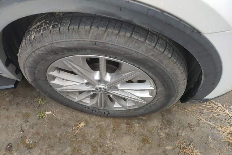 Used Venucia Star 2020 260T Automatic 48V Mild Hybrid Turbocharged Star Edition Right Front Wheel Hub